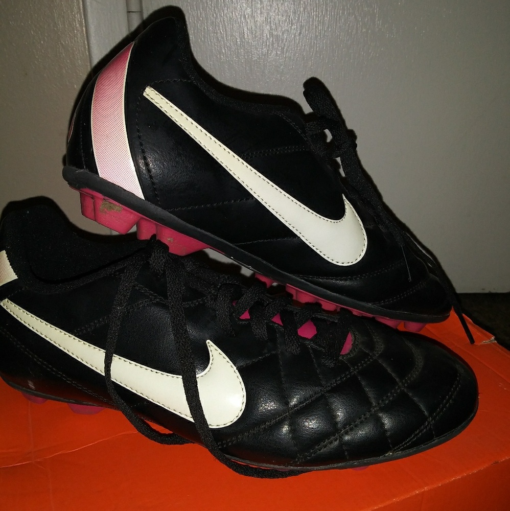 Soccer shoes ... Speciall offer this week only!